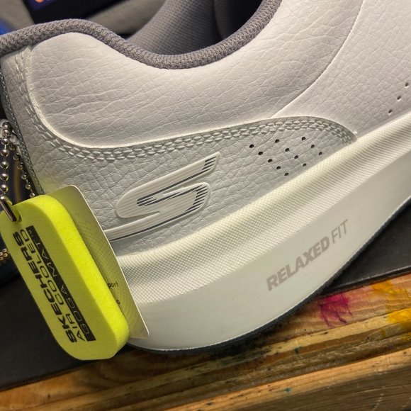 SKETCHERS GO WALK RELAXED FIT MENS WHITE NEW GYM SHOE SIZE 11 USA BNWT - Picture 2 of 6